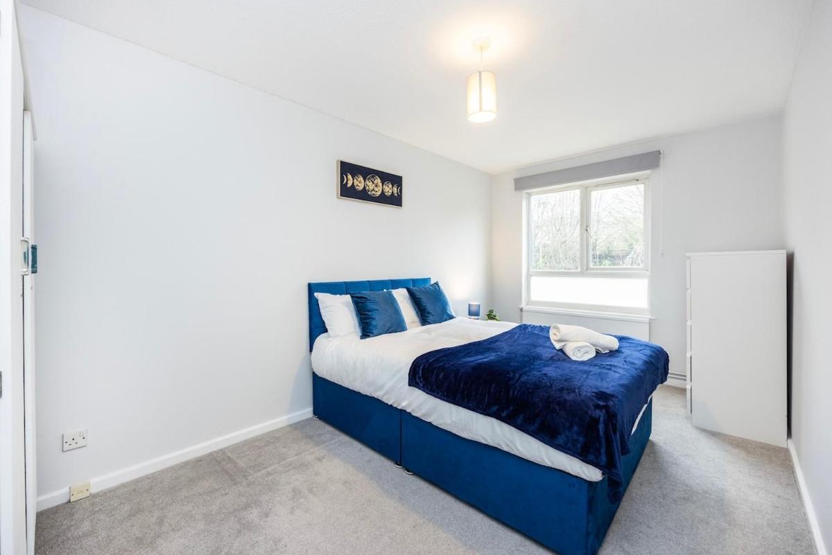 The Blue Hideaway - Spacious Battersea House With Private Garden * London