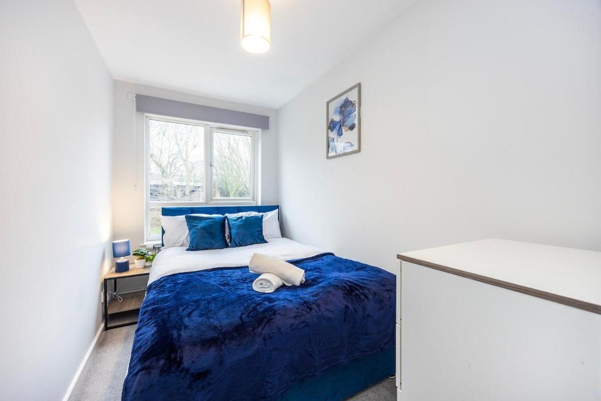 Apartment The Blue Hideaway - Spacious Battersea House With Private Garden London
